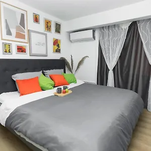 11 Steps' Lovely In The Center , Tirana Albanie